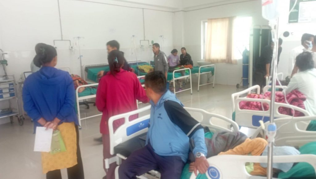 बाजुरामा पानीपुरी र चटपटे खाँदा एकैपटक १२ जना बिरामी