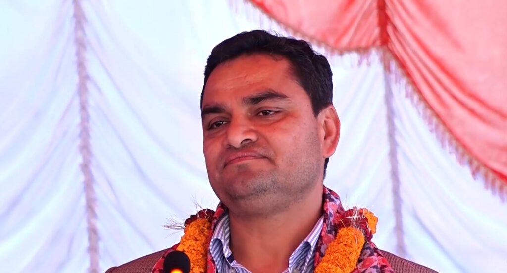 पदभार ग्रहण गर्दै स्वास्थ्यमन्त्री पौडेलका दुई निर्णय