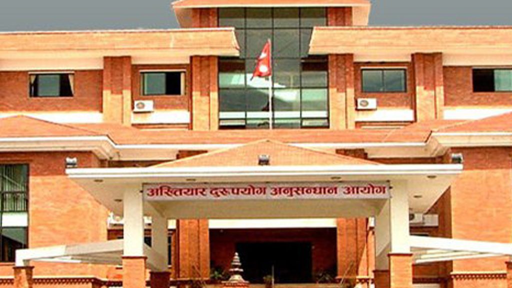 प्रादेशिक आयुर्वेद तथा वैकल्पिक चिकित्सालय, महोत्तरीमा कार्यरत चिकित्सक साहविरुद्ध भ्रष्टाचार मुद्दा दायर