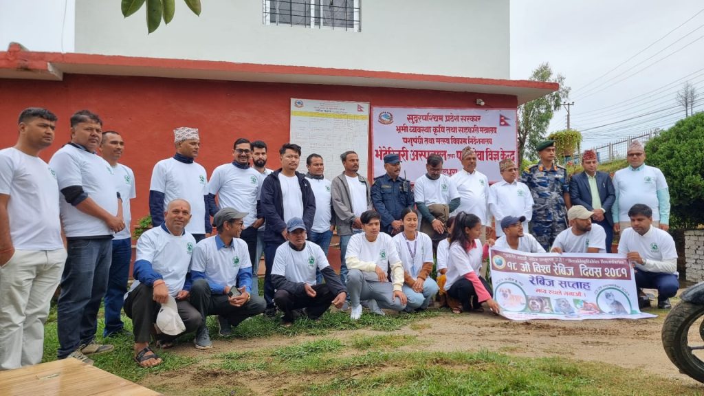 डडेल्धुरामा दैनिक ८ जनाले रेविजविरुद्धको भ्याक्सिन लगाउँदै