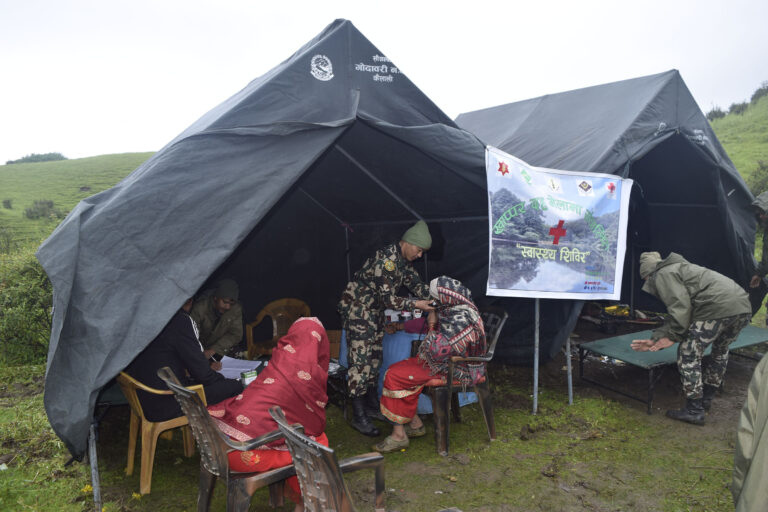 खप्तडमा नेपाली सेनाद्वारा सञ्चालित स्वास्थ्य सेवाबाट बिरामीलाई राहत