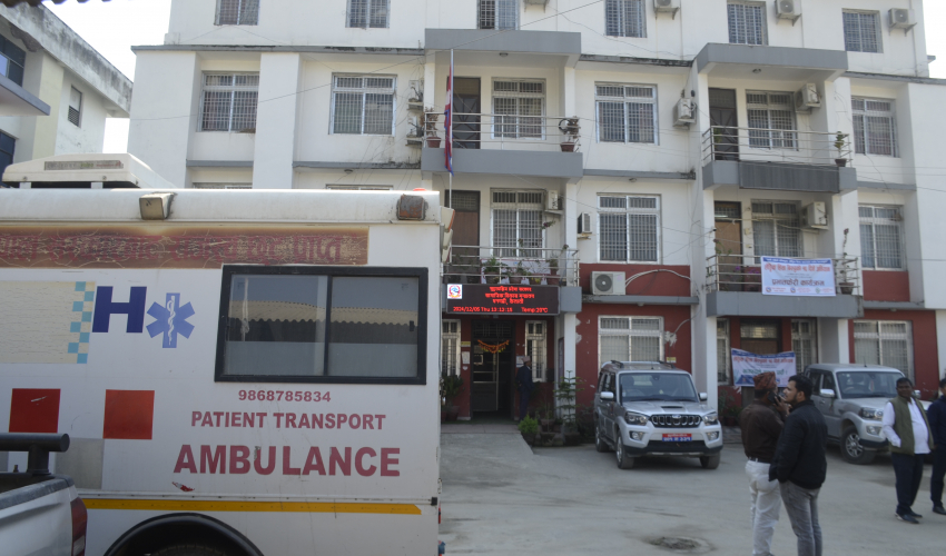 सुदूरपश्चिममा करोडौंका ‘ट्रक एम्बुलेन्स’ मन्त्रालयमा अलपत्र