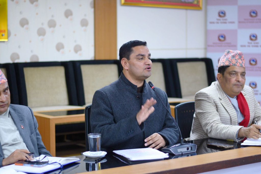 कम्पनीको नाम नलेखेर औषधी सिफारिस गर्ने व्यवस्थाको प्रयासमा स्वास्थ्यमन्त्री, कति सम्भव छ ?