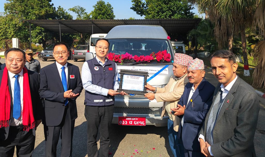 चिनियाँ दूतावासद्वारा बीपी कोइराला क्यान्सर अस्पताललाई विद्युतीय गाडी सहयोग