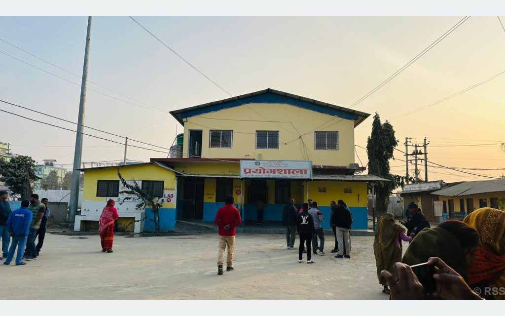 प्रादेशिक अस्पतालमा पोस्टमार्टमपछि शव हेरफेर: आक्रोशित परिवार सडकमा