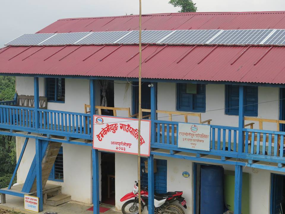अस्पताल अलपत्र पार्ने ठेकेदारलाई टेम्केमैयुङले दियो सात दिने अल्टिमेटम