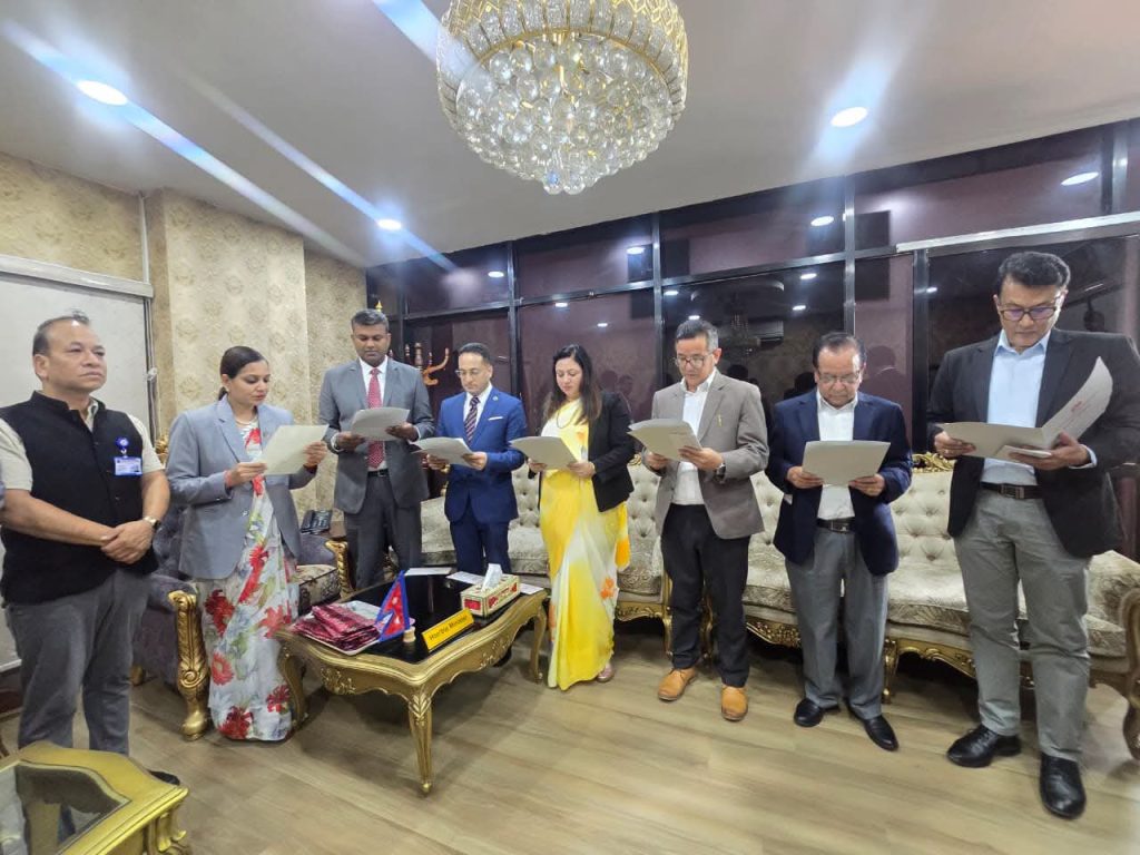 स्वास्थ्य विज्ञान प्रतिष्ठानका नवनियुक्त उपकुलपतिहरूले लिए शपथ