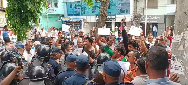 डा. गोविन्द केसीविरुद्ध धनगढीमा प्रदर्शन, ‘गो ब्याक केसी’ भन्दै नाराबाजी