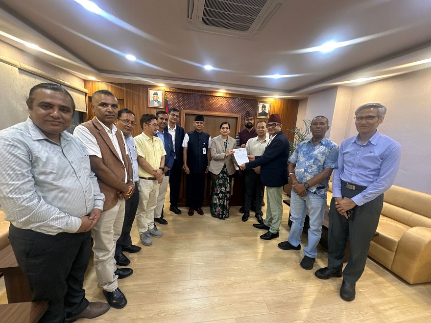 बाढीपीडितका लागि औषधि आयातकर्ता संघले दियो ३ करोडभन्दा बढीको औषधि
