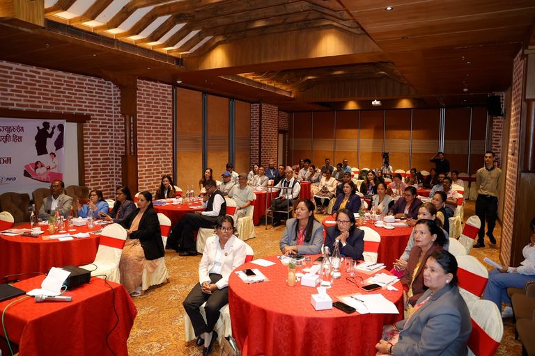 प्रसूति हिंसालाई कसुरका रूपमा वर्गीकरण गर्न सांसदहरूको माग