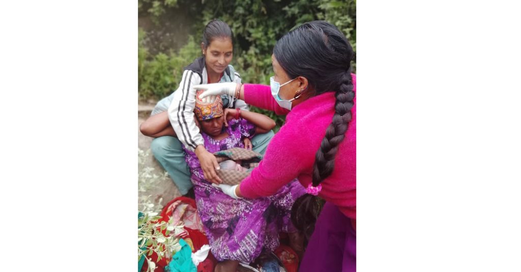 बाजुरामा गर्भवतीलाई स्वास्थ्य संस्था पुग्नै सकस