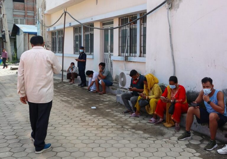 भोटेकोशी बाढीपछि आफन्त खोज्दै अस्पतालमा