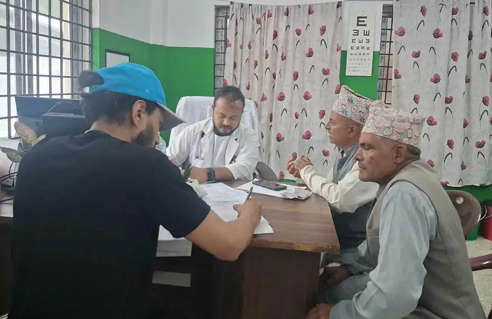 बाढी प्रभावित क्षेत्रमा पुग्यो गंगालालको टोली, २०० जनाले पाए निःशुल्क मुटु परीक्षण सेवा