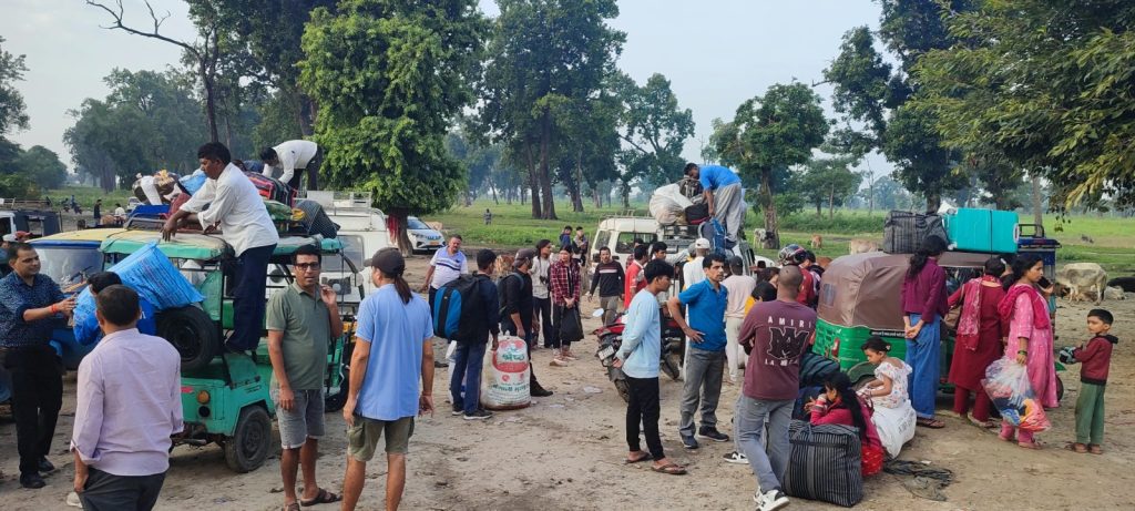 भारतबाट फर्किनेको भीड, स्वास्थ्य परीक्षण अनिवार्य